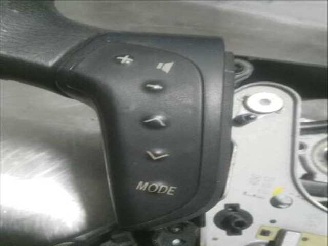 Foto 2ª: Volante Toyota Avensis 2.0 D4-D EXECUTIVE SEDAN 4-PTAS) BERLINA 116CV 85KW [1CDFTV] (2003)