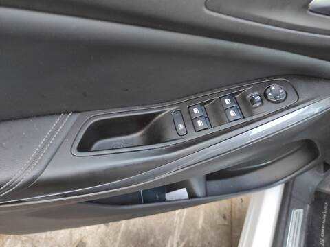 Botonera Elevalunas Opel Grandland 5G06