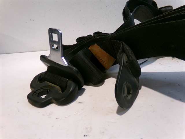 Foto 4ª: Cinturón Delantero Izquierdo Ford Focus 1.8 TDCI 1998-2004 [F9DA] (2001)