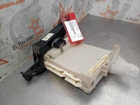 Caja Reles Fusibles Toyota Auris HYBRID ACTIVE 99CV 73KW