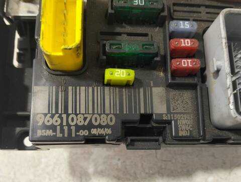 Foto 3ª: Caja Reles Fusibles Peugeot 307 SW PACK 109CV [9HZ] (2002)