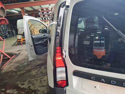 Foto 4ª: Piloto Trasero Izquierdo Volkswagen Caddy KOMBI BUSINESS BMT 102CV 75KW FURGON [DTRE] (2023)