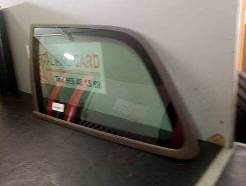 Foto 3ª: Luna Trasera Izquierda Volvo V40 1.9 D EVOLUTION 115CV 85KW FAMILIAR [D4192T3] (2003)