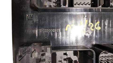 Foto 3ª: Caja Reles Fusibles Opel Astra 1.6 CDTI DPF 110CV (2010)