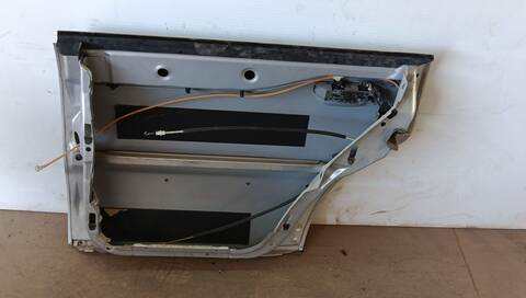 Foto 3ª: Puerta Trasera Derecha Audi A4 BERLINA 100CV 74KW (1994)