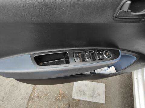 Botonera Elevalunas Hyundai i10 G3LA