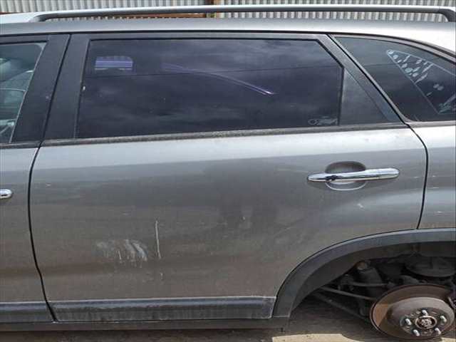 Puerta Trasera Izquierda Kia Sorento DRIVE 2WD 197CV 145KW