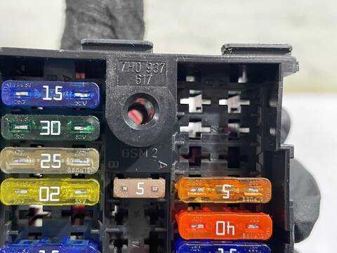 Foto 3ª: Caja Reles Fusibles Skoda Yeti ACTIVE 105CV [CBZB] (2009)