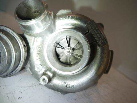 Foto 1ª: Turbocompresor Mercedes Clase CLS 63 525CV 386KW [M157.981 157.981 M157] (2012)