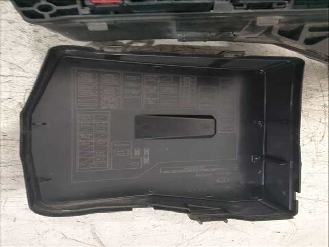 Foto 3ª: Caja Reles Fusibles Toyota Auris 1.6 ZRE151_) 124CV 91KW [1ZR-FE] (2007)