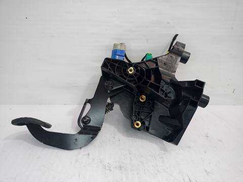 Foto 2ª: Pedal Embrague Renault Trafic L1H1 2 7T 95CV 70KW FURGON [R9M413] (2019)