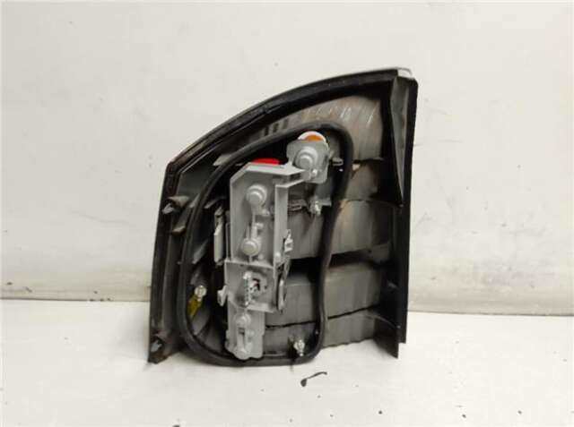Foto 2ª: Piloto Trasero Derecho Opel Vectra 1.9 COSMO [1.9 LTR. - 110 KW 16V CDTI CAT (Z 19 DTH - LRD)] [Z 19 DT]