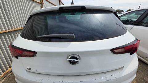 Foto 1ª: Portón Opel Astra B10XFL BERLINA (2018)