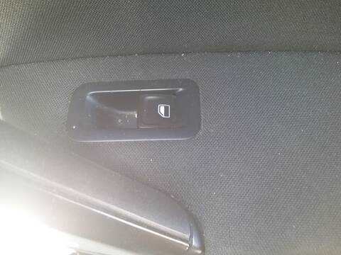 Foto 3ª: Botonera Elevalunas Volkswagen Golf 1.6 TDI DPF 105CV 77KW [CLH] (2015)