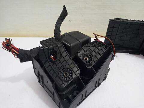 Foto 2ª: Caja Reles Fusibles Volkswagen Passat INDIVIDUAL 140CV (2005)