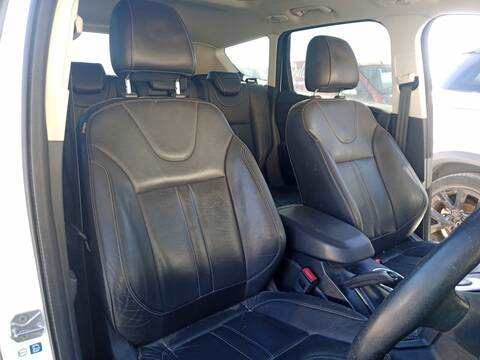 Foto 3ª: Asientos Traseros Ford Kuga TITANIUM 180CV 132KW [T8MA] (2016)
