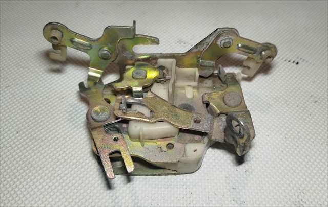 Foto 2ª: Cerradura Puerta Trasera Izquierda Nissan Patrol 3.3 D SD33 (1987)