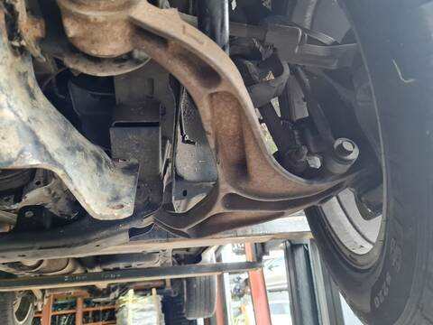 Brazo Suspension Delantero Izquierdo Dodge Nitro SE 177CV 130KW