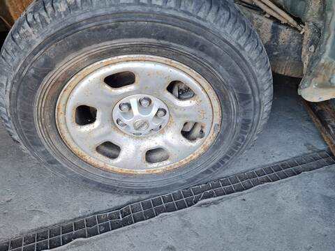 LLanta Chapa Nissan Pathfinder GASOLINA