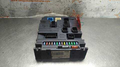 Foto 2ª: Caja Reles Fusibles Citroen C4 LX BERLINA 90CV 66KW [9HX] (2008)