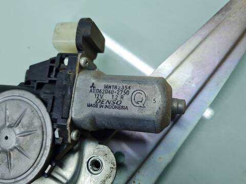 Foto 2ª: Elevalunas Manual Trasero Izquierdo Mitsubishi L200 INFORM DOPPELKABINE 4WD 136CV 100KW [4D56] (2015)