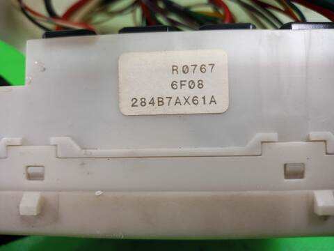 Foto 3ª: Caja Reles Fusibles Nissan Micra 1.2 CAT 80CV 59KW [CR12DE] (2006)