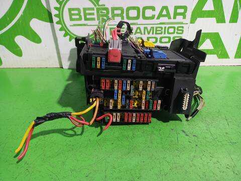 Foto 2ª: Caja Reles Fusibles Peugeot 206 E-MUSIC BERLINA 75CV 55KW (2004)