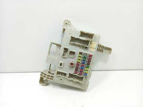 Caja Reles Fusibles Toyota Land Cruiser 1KDFTV