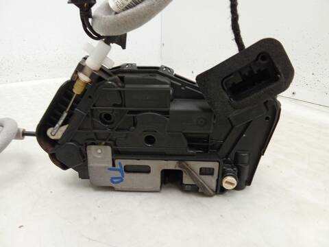 Foto 3ª: Cerradura Puerta Trasera Derecha Volkswagen Golf 2.0 TDI 116CV 85KW [DSUD,DXRC,DTRB,DTRD] (2022)