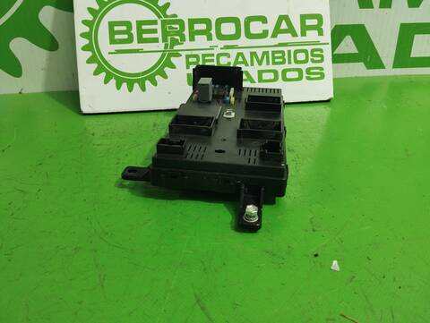 Foto 3ª: Caja Reles Fusibles Kia Carnival 2.9 CRDI CAT 185CV 136KW [J3] (2009)