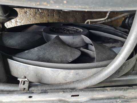 Foto 1ª: Electroventilador Mercedes Clase C 160 270 CDI 209.316) COUPE 170CV 125KW [OM612967] (2003)