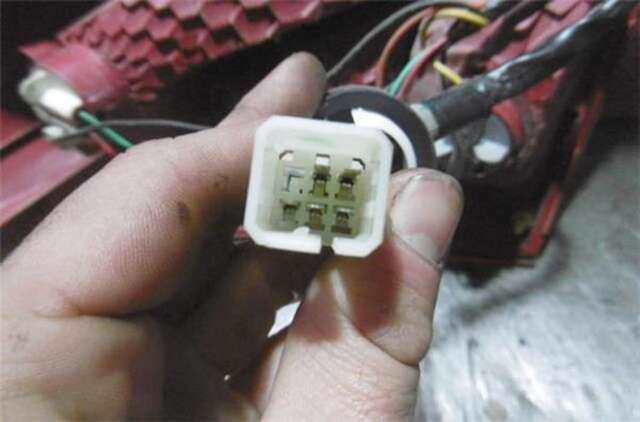 Foto 3ª: Piloto Trasero Derecho Suzuki Swift 1.3 GL (5-PTAS.) [1.3 LTR. - 68 KW 16V CAT]