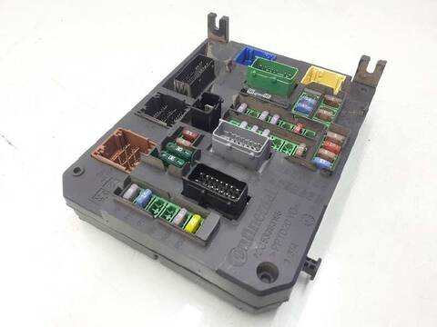 Foto 3ª: Caja Reles Fusibles Citroen C4 TONIC 92CV 68KW [9HO6] (2012)