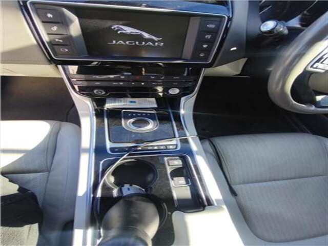 Foto 2ª: Mando Climatizador Jaguar XE 2.0 PORTFOLIO [2.0 LTR. - 132 KW DIESEL CAT] [204DTD(AJ20D4)]