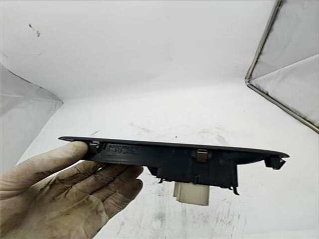 Foto 2ª: Botonera Elevalunas Renault Clio 1.5 DYNAMIQUE [1.5 LTR. - 63 KW DCI DIESEL CAT] [K9K 766]