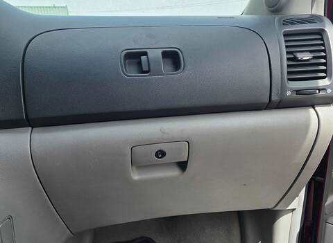 Foto 1ª: Guantera Kia Carnival 2.9 CRDI VGT ACTIVE 185CV 136KW (2006)