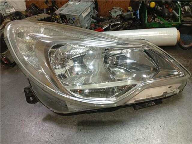 Foto 1ª: Faro Derecho Opel Corsa 1.2 CMON [1.2 LTR. - 63 KW CAT (A 12 XER - LDC)]