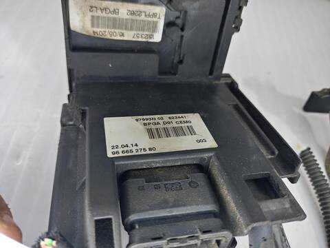 Foto 3ª: Caja Reles Fusibles Peugeot 3008 STYLE 114CV 84KW (2014)