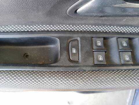 Botonera Elevalunas Dacia Sandero ESSENTIAL 91CV 67KW