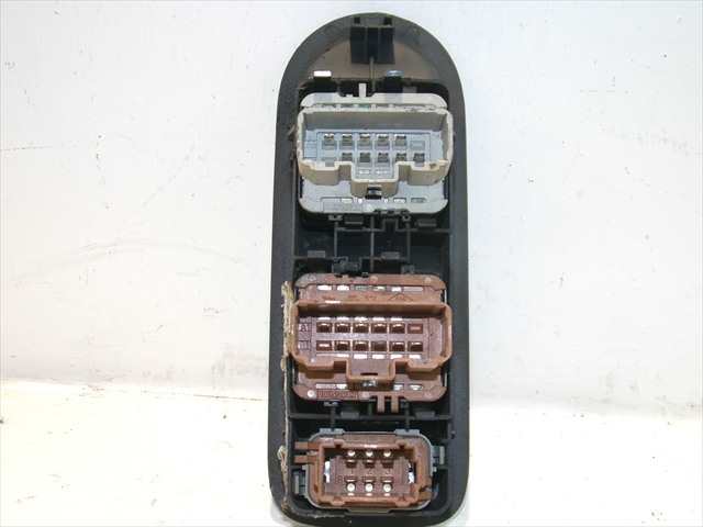 Foto 4ª: Botonera Elevalunas Renault Megane 1.5 DCI 2002-2008 [K9KP7] (2006)