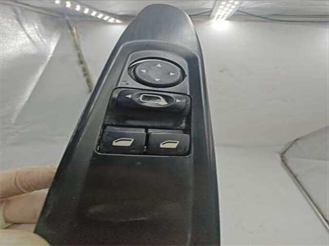 Foto 3ª: Botonera Elevalunas Citroen C4 1.4 LX [1.4 LTR. - 65 KW 16V] [KFU / ET3J4]