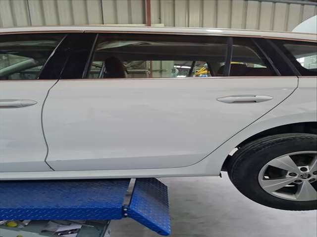 Puerta Trasera Izquierda Skoda Octavia AMBITION 150CV