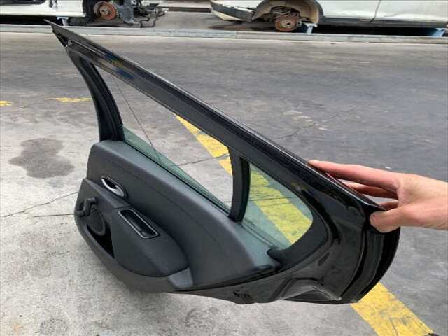 Foto 2ª: Puerta Trasera Derecha Renault Clio 1.2 16V 75CV 0CV [D4F 740] (2011)