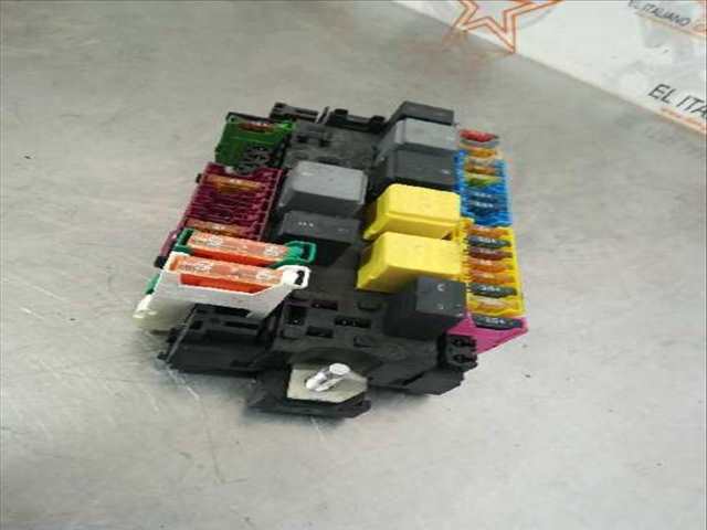 Foto 2ª: Caja Reles Fusibles Mercedes Clase A 140 A 180 CDI BLUEEFFICIENCY 176.012) 109CV 80KW [K9K] (2016)