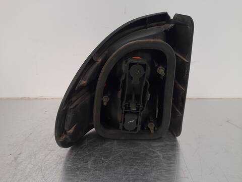 Foto 3ª: Piloto Trasero Derecho Renault Laguna AUTHENTIQUE 107CV 79KW [K4M] (2001)