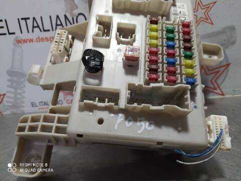 Foto 4ª: Caja Reles Fusibles Toyota Land Cruiser 3.0 D-4D GX 163CV 120KW [1KDFTV] (2004)