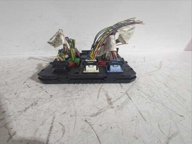 Foto 3ª: Caja Reles Fusibles Citroen C4 1.6 HDI 109CV [9HY (DV6TED4) 9HZ (DV6TED4)] (2006)