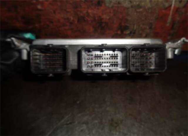 Foto 2ª: Centralita Motor ECU Peugeot 206 1.6 CC [1.6 LTR. - 80 KW 16V CAT (NFU - TU5JP4)] [NFU (TU5JP4)]