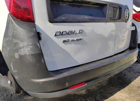 Foto 2ª: Paragolpes Trasero Fiat Doblo BASE FURGON 90CV 66KW (2014)