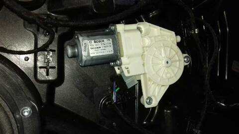 Foto 2ª: Elevalunas Eléctrico Delantero Derecho Mercedes Clase V 200 136CV 100KW (2014)